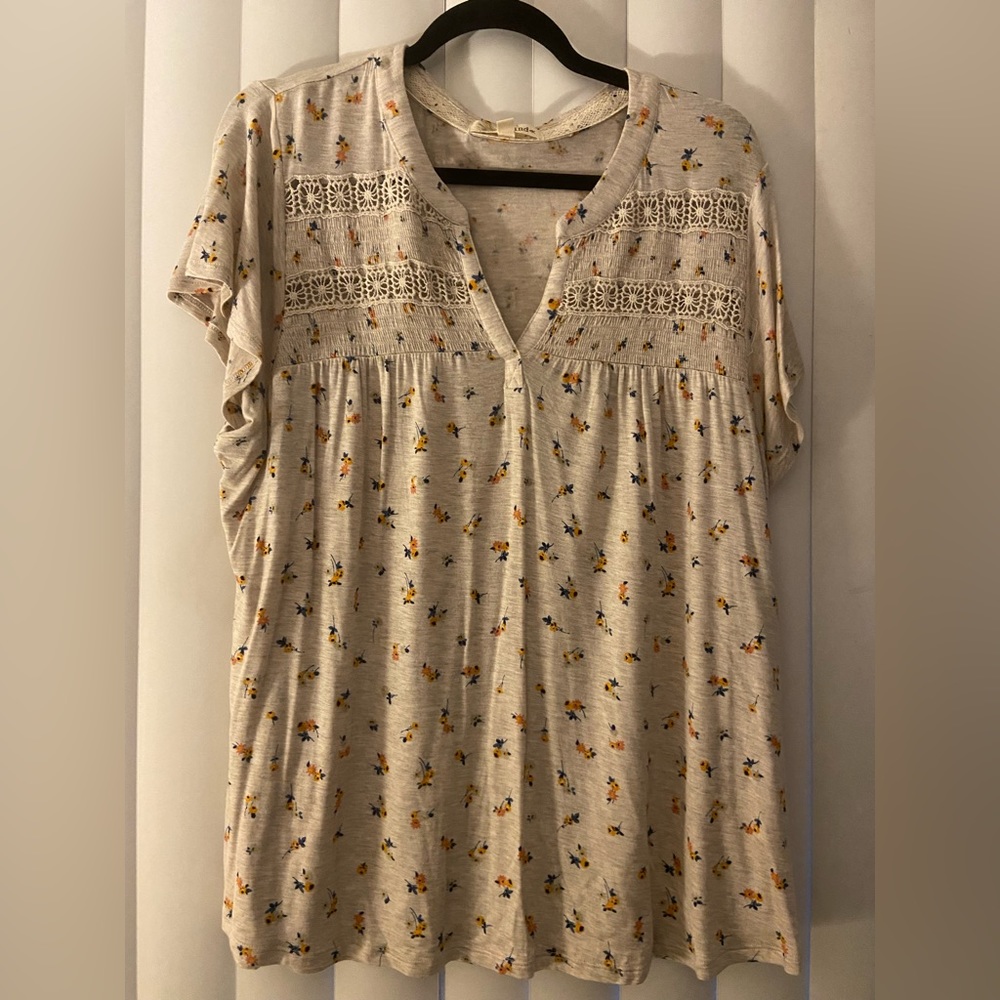 Rewind tan floral lightweight top. Size XXL